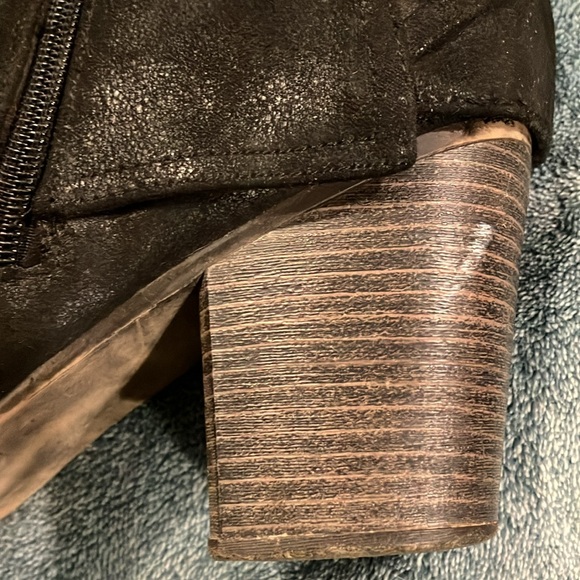 Black knee high Fergalicious boots with lacing detail size 11 - Picture 6 of 7